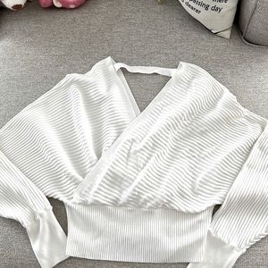 Cross front and back , ribbed white viscose/nylon